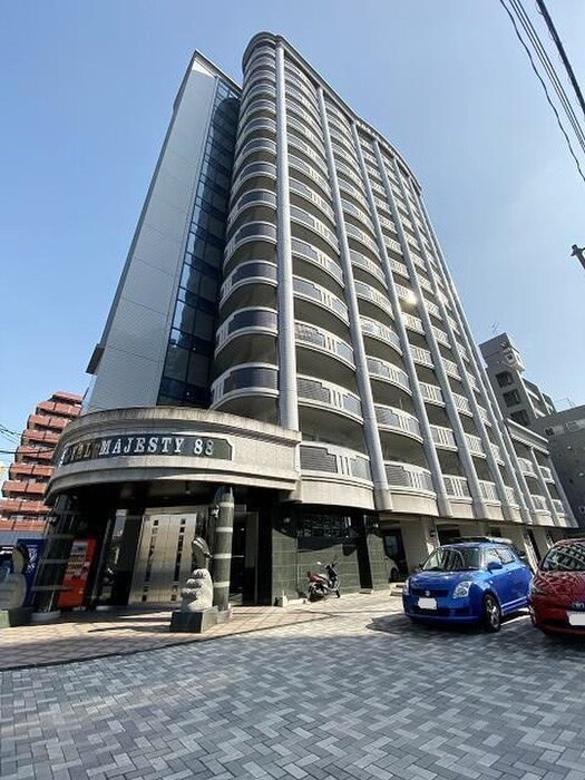 物件外観写真6　(エントランス部分)