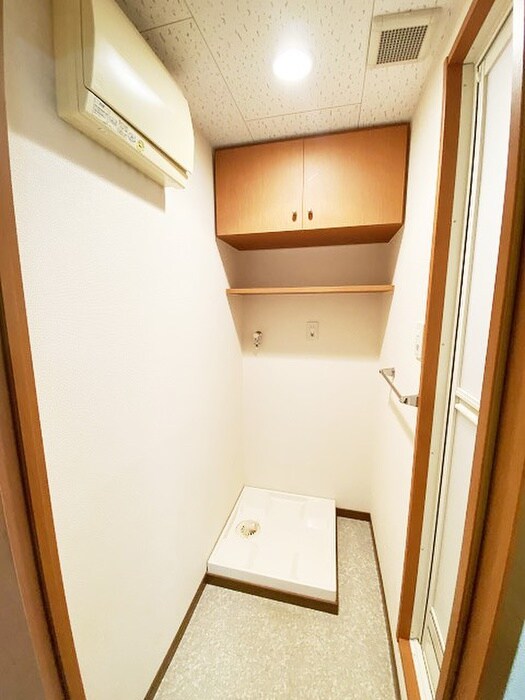 物件内観写真10　(洗濯機置場)