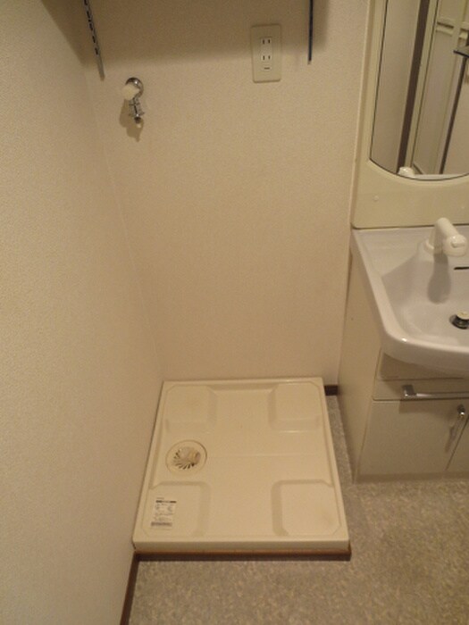 物件内観写真11　(洗濯機置場)