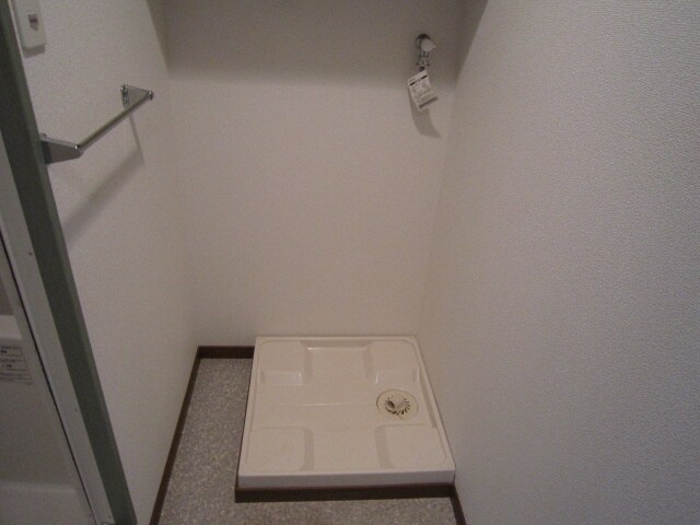 物件内観写真13　(洗濯機置場)