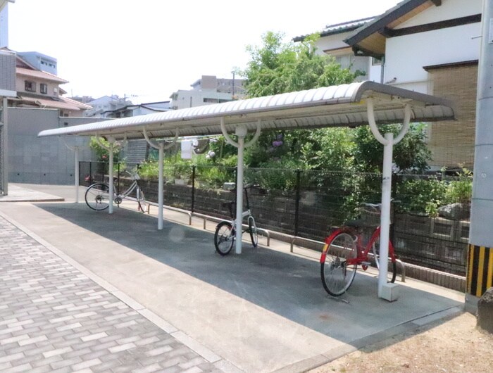 物件外観写真4　(駐輪場)