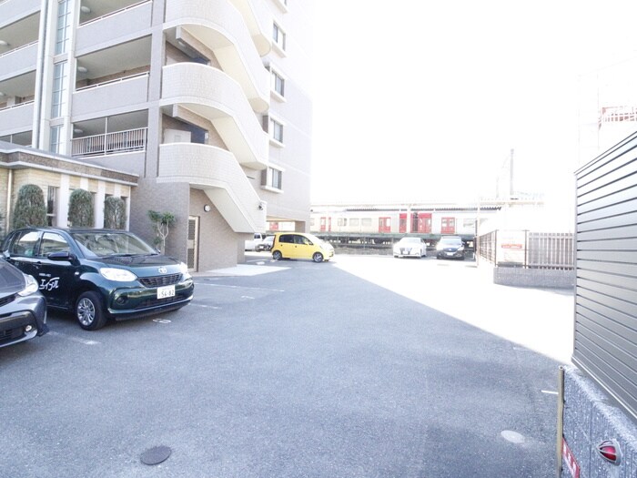 物件外観写真4　(駐車場)