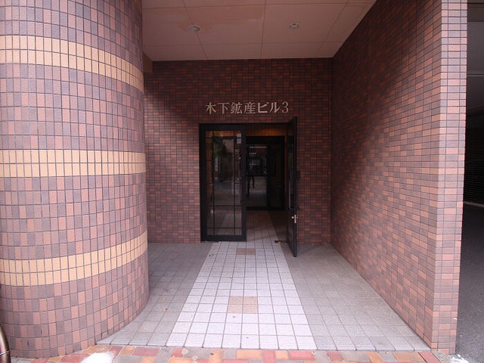 物件外観写真2　(エントランス部分)