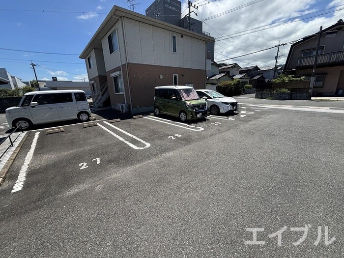 物件外観写真2　(駐車場)