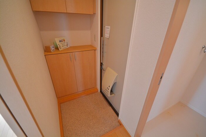 物件内観写真9　(玄関)