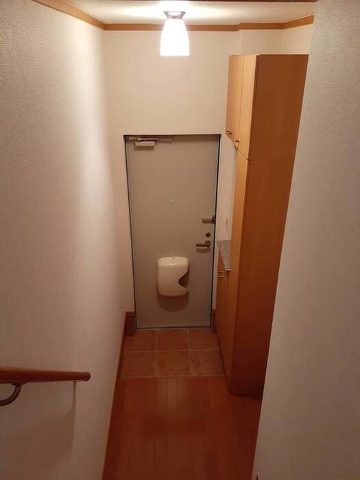 物件内観写真5　(玄関)