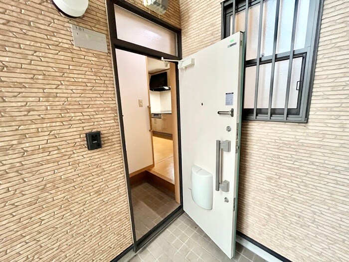 物件内観写真9　(玄関)