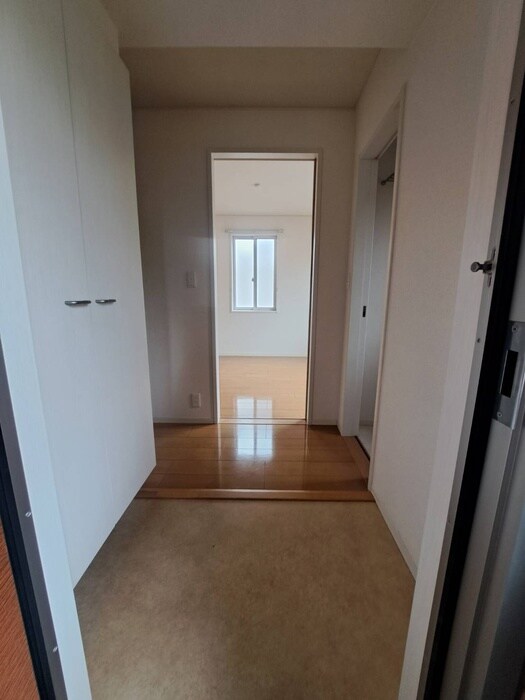 物件内観写真6　(玄関)