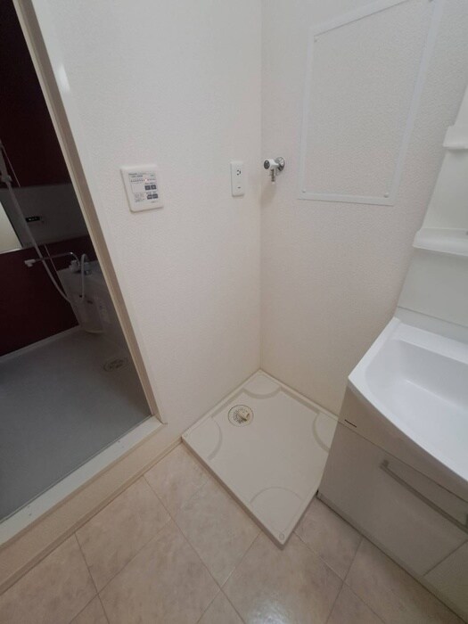 物件内観写真8　(洗濯機置場)