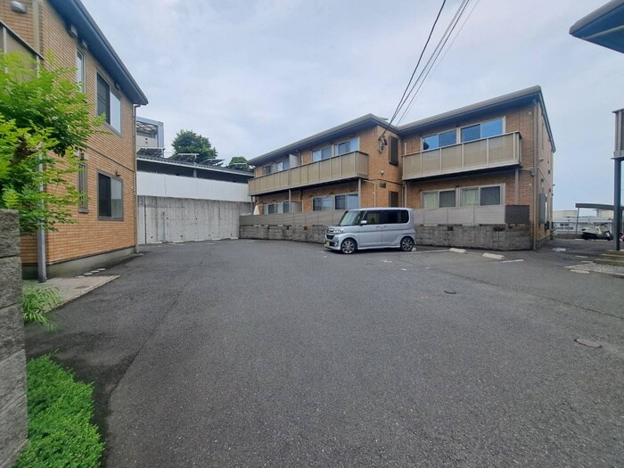 物件外観写真5　(駐車場)