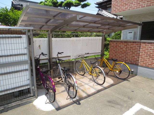 物件外観写真2　(駐輪場)