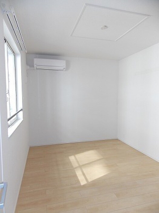 物件内観写真3　(居室)