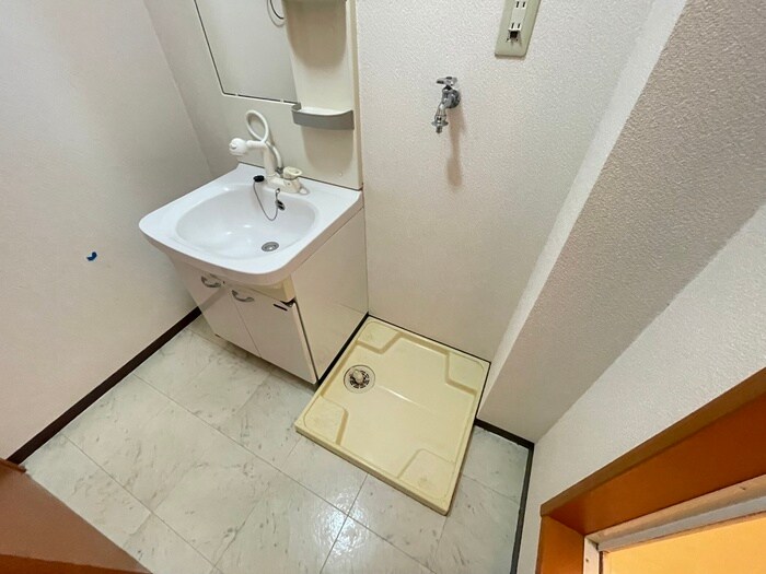 物件内観写真11　(洗濯機置場)