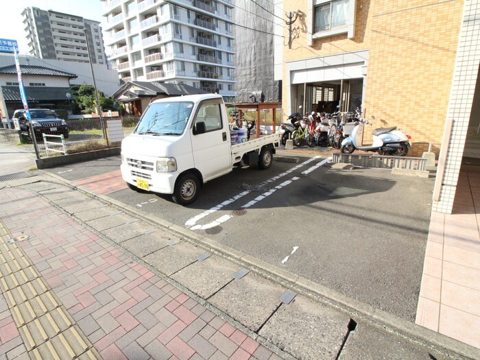 物件外観写真5　(駐車場)