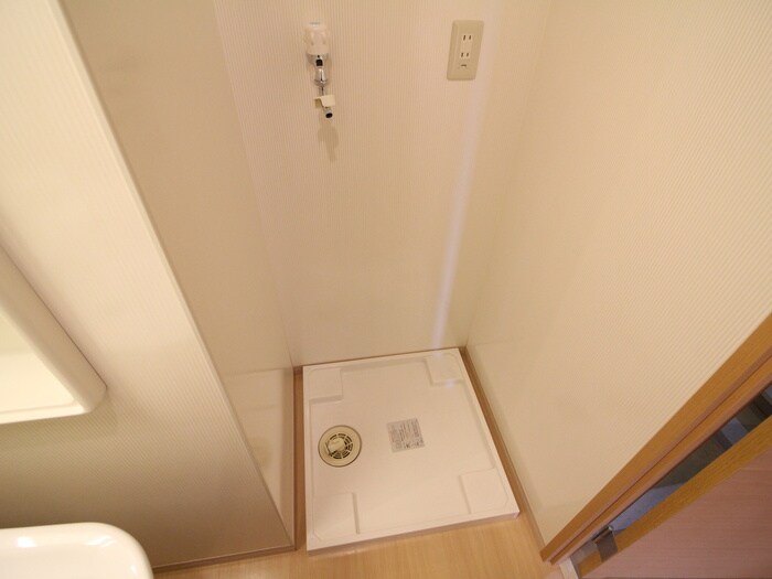 物件内観写真15　(洗濯機置場)