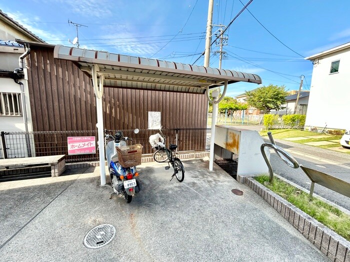 物件外観写真3　(駐輪場)