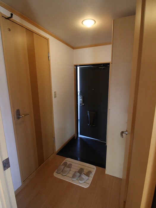 物件内観写真12　(玄関)