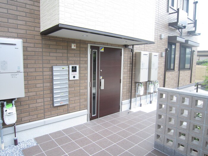 物件外観写真5　(エントランス部分)