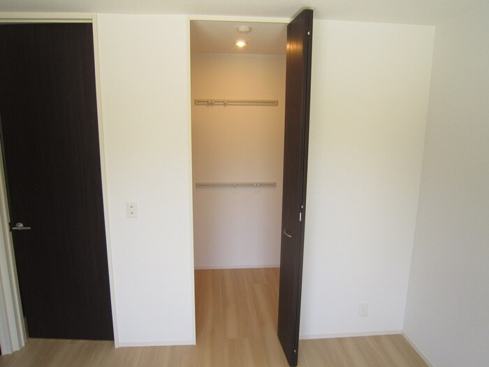 物件内観写真13　(収納)