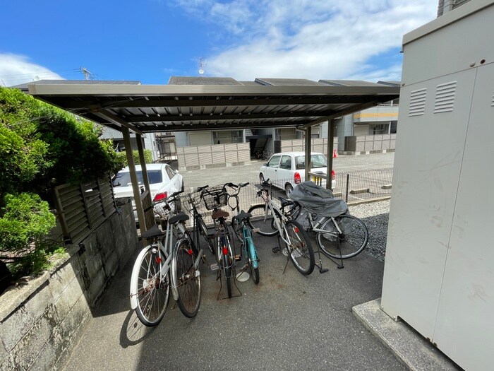 物件外観写真3　(駐輪場)
