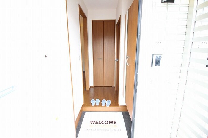 物件内観写真9　(玄関)