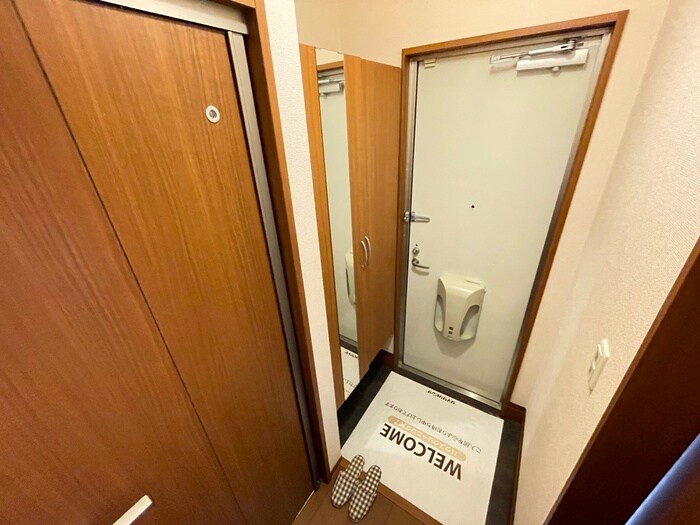物件内観写真9　(玄関)