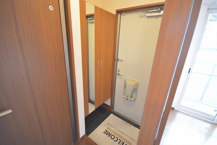 物件内観写真9　(玄関)