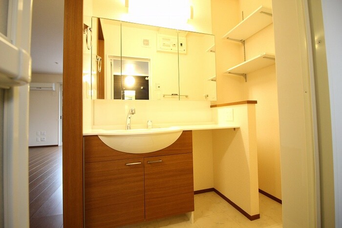 物件内観写真11　(洗面)