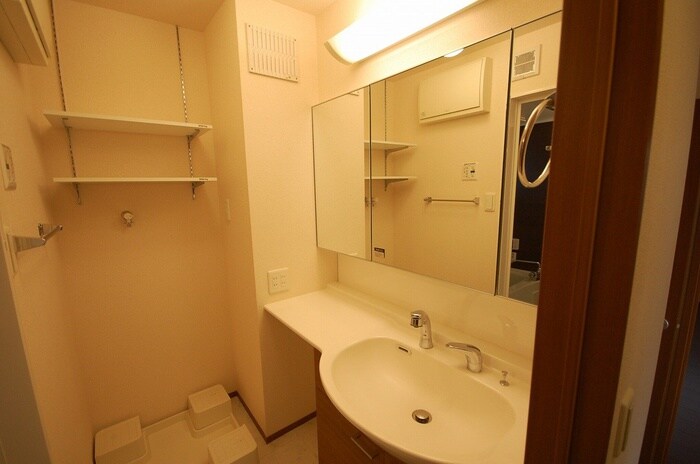 物件内観写真11　(洗面)