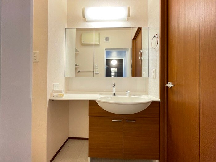 物件内観写真11　(洗面)