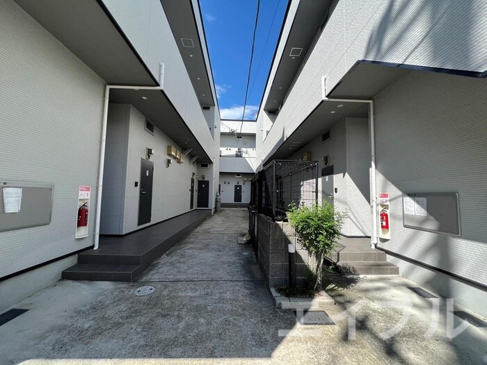 物件外観写真3　(エントランス部分)