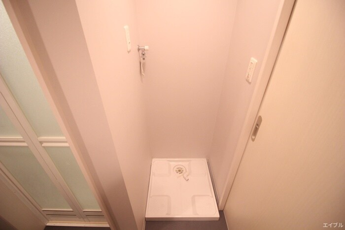 物件内観写真14　(洗濯機置場)