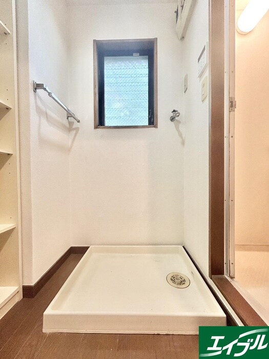 物件内観写真18　(洗濯機置場)