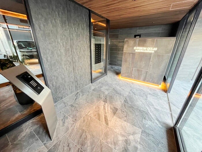 物件外観写真2　(エントランス部分)