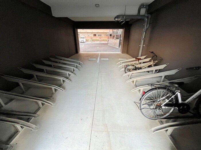 物件外観写真5　(駐輪場)