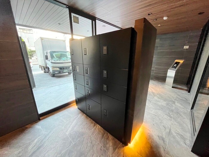 物件外観写真6　(エントランス部分)