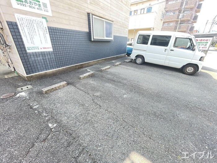 物件外観写真3　(駐車場)