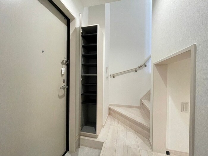 物件内観写真9　(玄関)