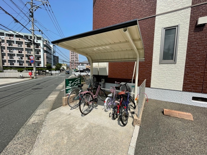 物件外観写真3　(駐輪場)