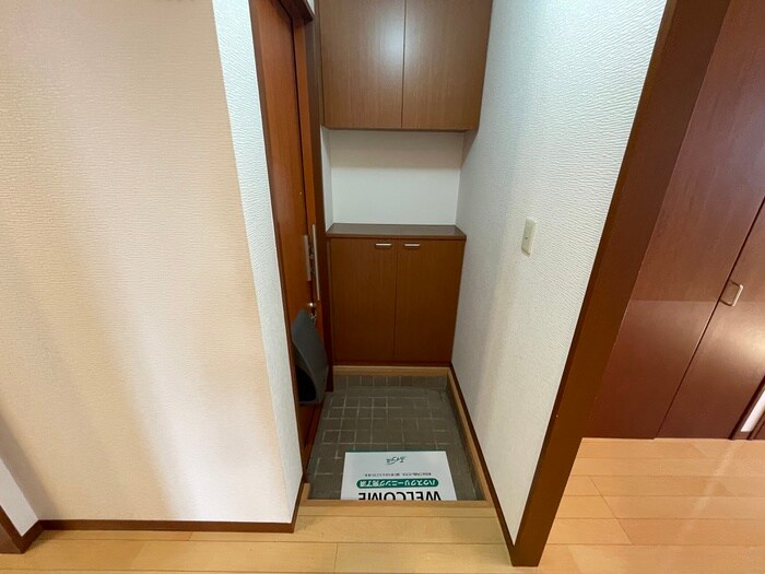 物件内観写真9　(玄関)