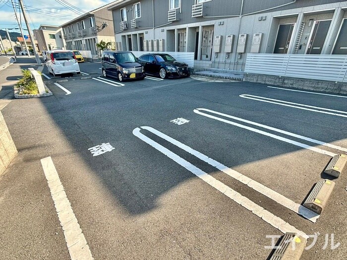 物件外観写真2　(駐車場)