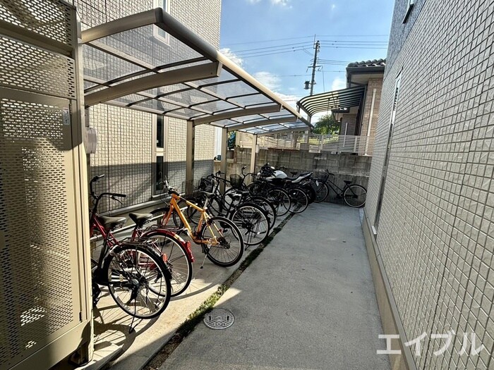 物件外観写真3　(駐輪場)