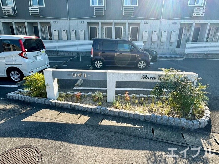 物件外観写真4　(エントランス部分)