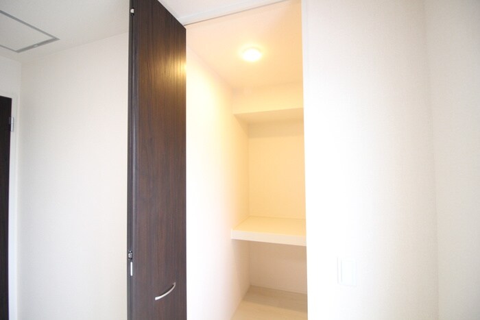 物件内観写真10　(収納)