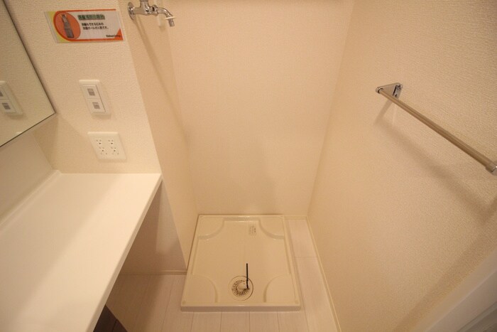 物件内観写真12　(洗濯機置場)