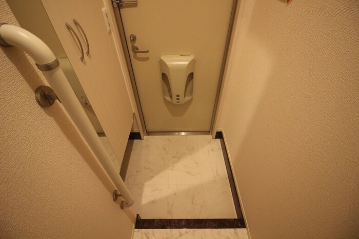 物件内観写真18　(玄関)