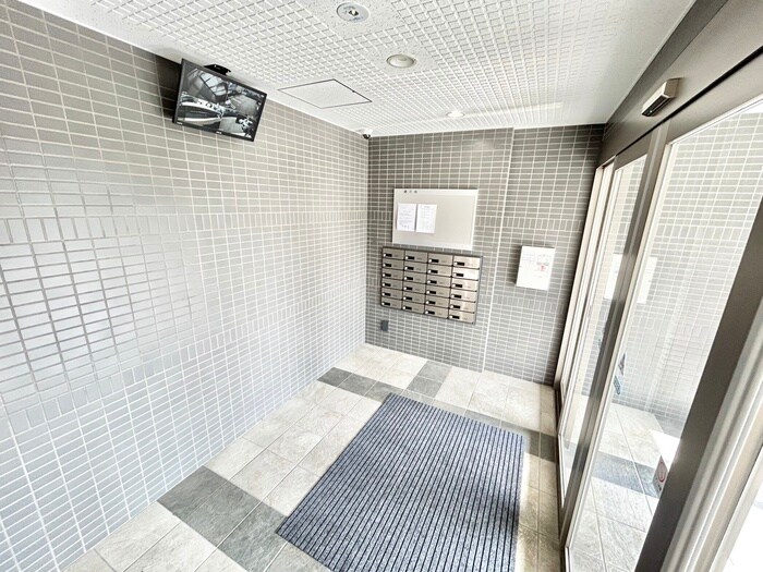 物件外観写真3　(エントランス部分)