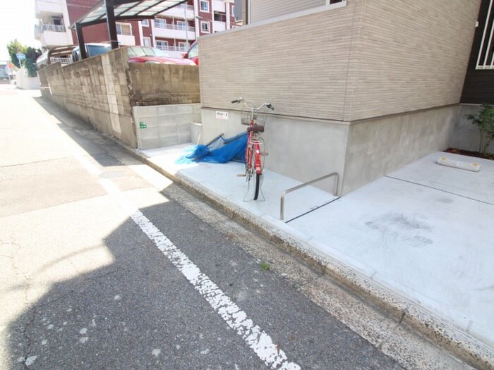 物件外観写真2　(駐輪場)