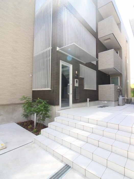 物件外観写真4　(エントランス部分)