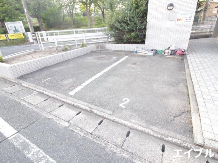 物件外観写真4　(駐車場)